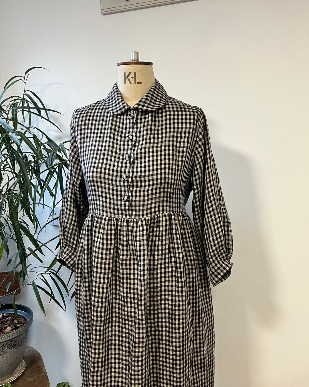 PAULA | long sleeve | linen dress |scalloped front