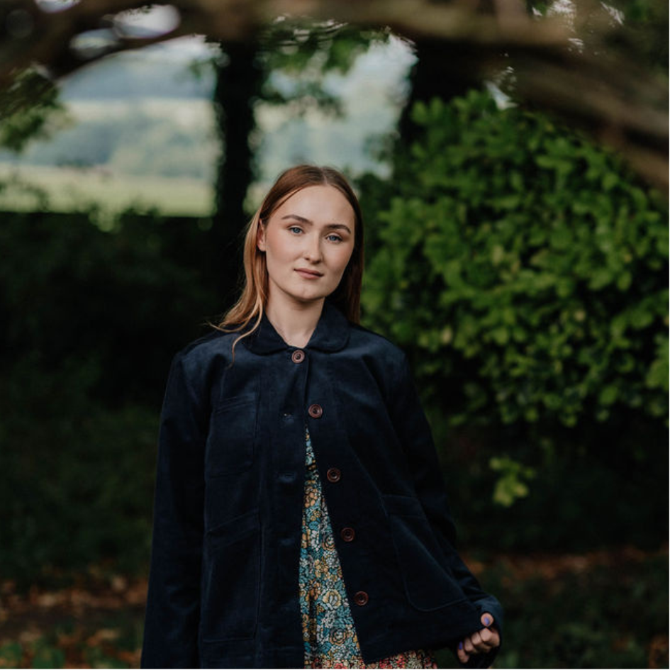 Corduroy chore jacket with rounded collar and rounded sleeve vents. Inverted pleat at centre back for added swing. Deep patch pockets. 